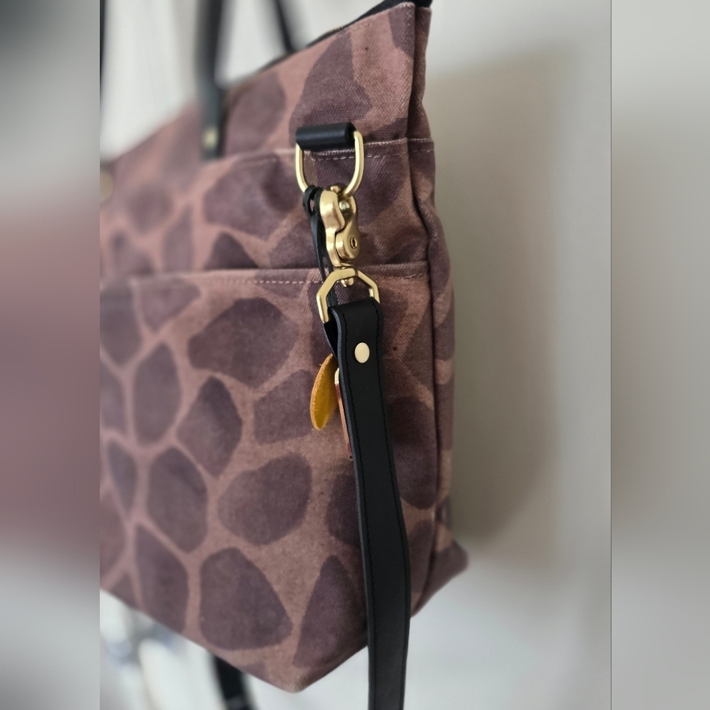 R. Riveter Ada large crossbody tote bag B rown giraffe mixed media canvas NWOT - Picture 4 of 9